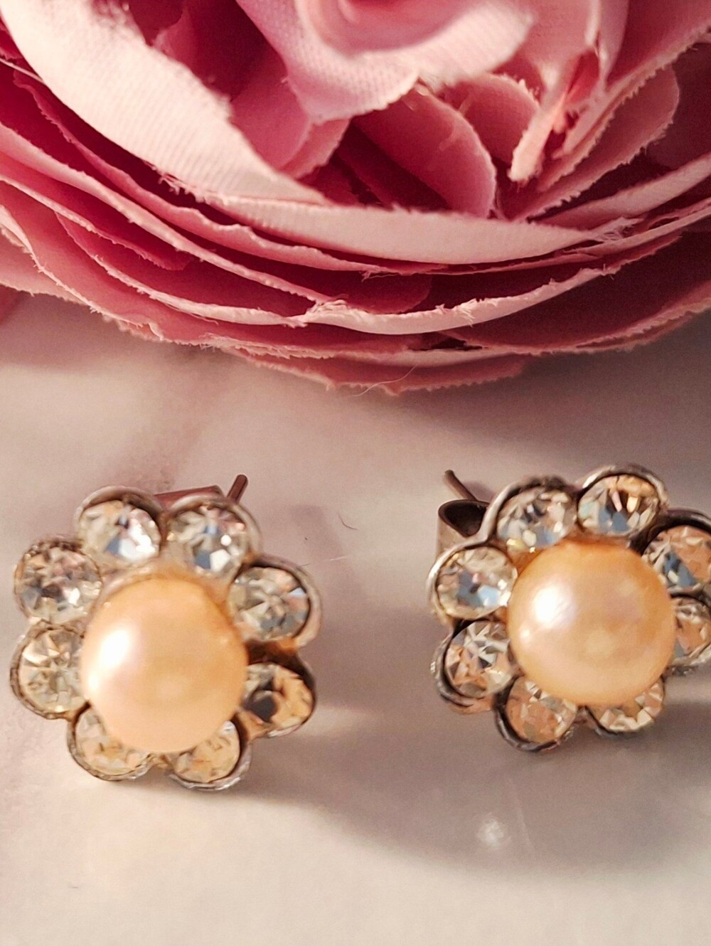 ✨️🩷Vintage 80s Sparkly Pearl Stud Earrings